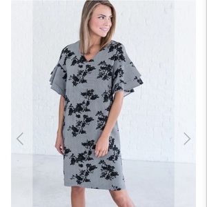 EUC Worthington bell sleeve pop over dress M